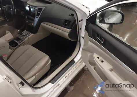 2013 Subaru Legacy 2.5I Premium из США, поврежденный, VIN 4S3BMBC65D3028017